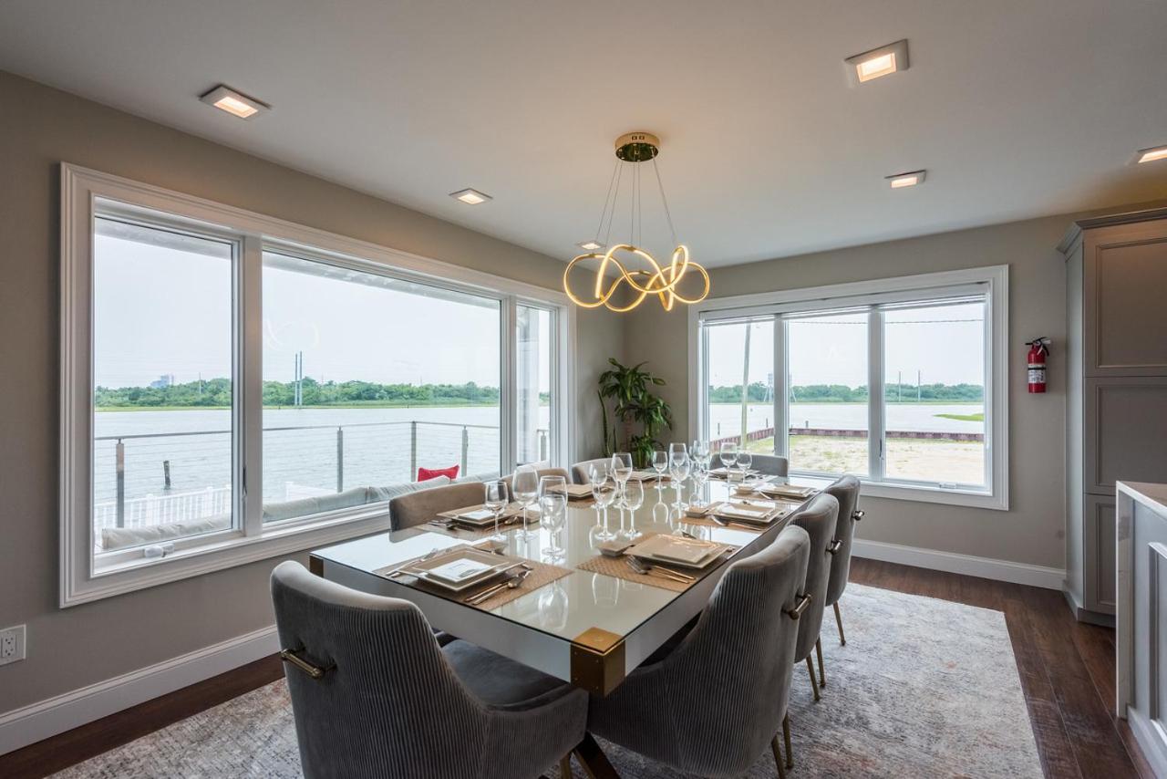 Lago-mar Luxury Modern Waterfront Holiday home *